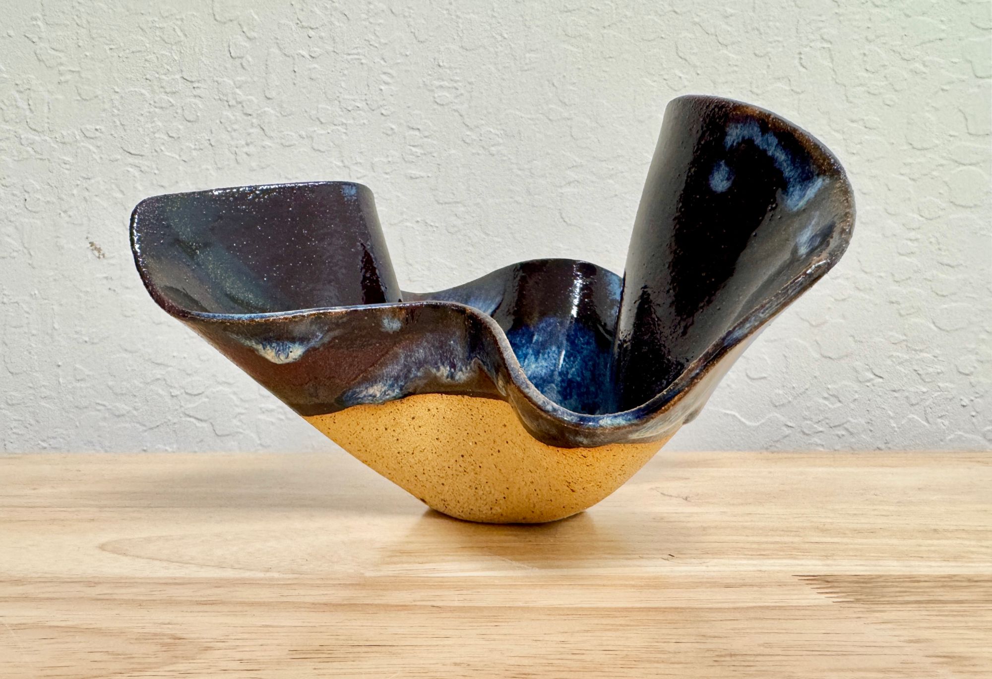 wavy dish, side view